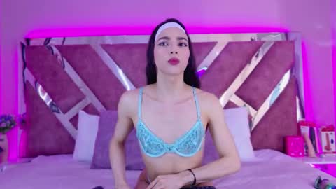 Snapshot of candyluxury_ chatting on 05/19/26, 12:11 candyluxury_ online show from 05/19/26, 12:11
