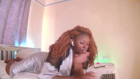 Snapshot of candymia3 chatting on 10/06/25, 10:12 Candice online show from 10/06/25, 10:12