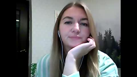 Snapshot of candyolime chatting on 10/15/25, 08:53 Daisy online show from 10/15/25, 08:53