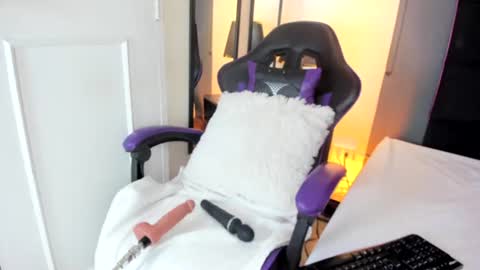 Snapshot of candyrose__ chatting on 07/12/26, 12:07 candyrose__ online show from 07/12/26, 12:07