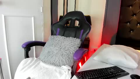 Snapshot of candyrose__ chatting on 07/27/26, 12:01 candyrose__ online show from 07/27/26, 12:01