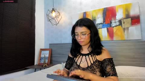 Snapshot of candys_victoria chatting on 01/08/25, 07:55 Candys Victoria online show from 01/08/25, 07:55
