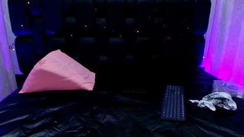 Aura  online show from 03/08/25, 11:58