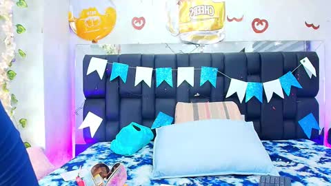 Aura  online show from 09/29/25, 11:59