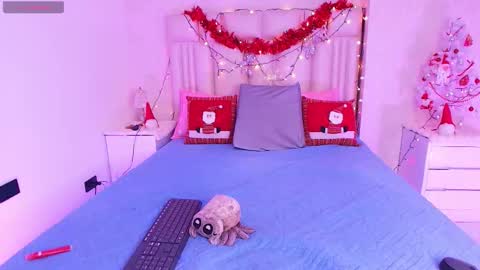 Aura  online show from 12/02/25, 11:59