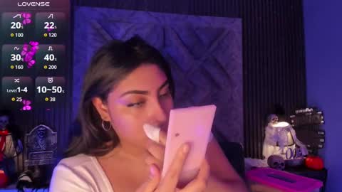 Snapshot of canndy_gaby chatting on 10/07/25, 04:20 GABRIELA LOPEZ online show from 10/07/25, 04:20