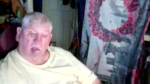 Snapshot of canoelicker69 chatting on 04/24/26, 06:21 canoelicker69 online show from 04/24/26, 06:21