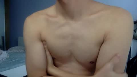 Snapshot of caobicao chatting on 01/18/25, 04:53 contrast moe online show from 01/18/25, 04:53