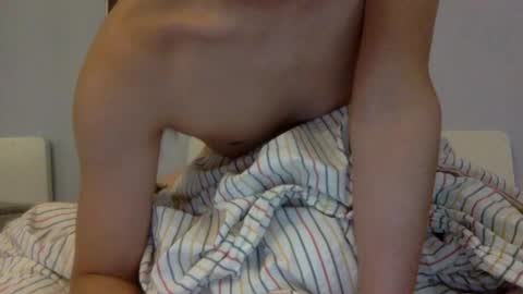 Snapshot of caobicao chatting on 01/25/25, 02:26 contrast moe online show from 01/25/25, 02:26