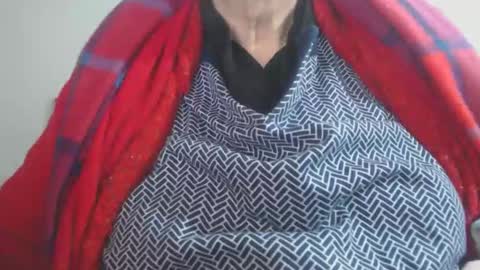 Snapshot of capitanfuturo44 chatting on 01/18/26, 04:00 Cinzia ex regina online show from 01/18/26, 04:00