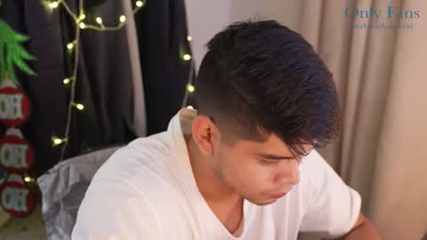 Snapshot of capizzi_ chatting on 12/12/24, 07:15 David Capizzi online show from 12/12/24, 07:15