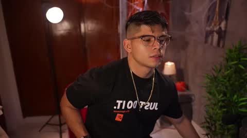 Snapshot of capizzi_ chatting on 10/27/25, 04:27 David Capizzi online show from 10/27/25, 04:27