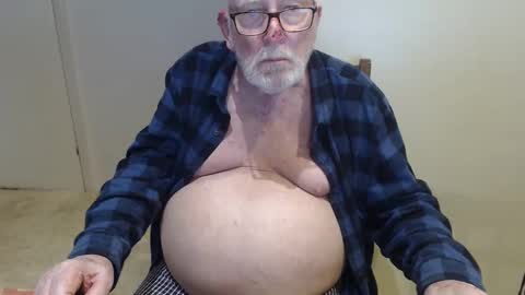 Snapshot of capt5105 chatting on 03/10/25, 01:12 capt5105 online show from 03/10/25, 01:12