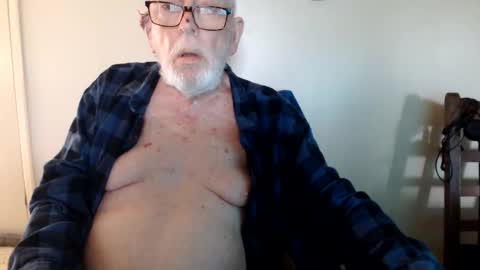 Snapshot of capt5105 chatting on 06/10/26, 11:35 capt5105 online show from 06/10/26, 11:35