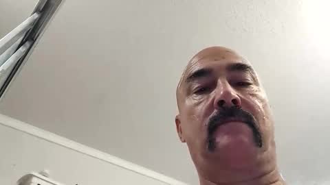 Snapshot of captaineros chatting on 10/31/25, 01:23 Captain Eros online show from 10/31/25, 01:23