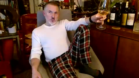 Snapshot of captian_rich chatting on 12/20/25, 01:23 captian_rich online show from 12/20/25, 01:23