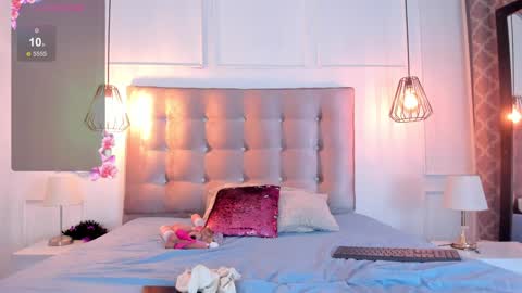 Snapshot of caraiosh_ chatting on 12/15/24, 10:39 Cara online show from 12/15/24, 10:39