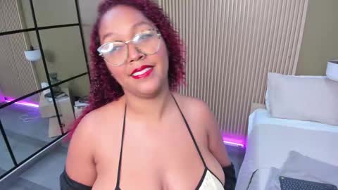 Snapshot of caramel_curls chatting on 10/03/25, 03:47 Caramelo Curls online show from 10/03/25, 03:47