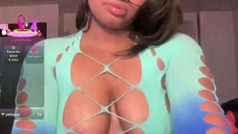 Snapshot of caramel_dreamq chatting on 01/10/26, 02:35 pretty hazel online show from 01/10/26, 02:35