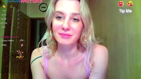 Snapshot of caramel_pie_ chatting on 06/10/26, 09:25 caramel online show from 06/10/26, 09:25