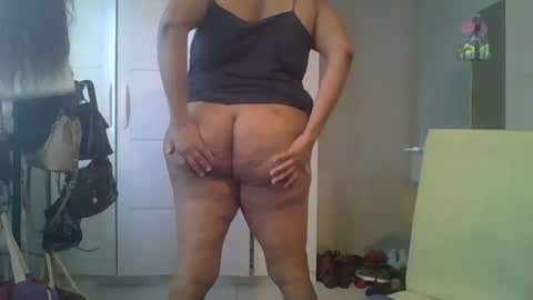 Snapshot of caramelchoc81 chatting on 01/13/25, 03:36 candylious81 online show from 01/13/25, 03:36