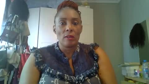 Snapshot of caramelchoc81 chatting on 02/14/25, 12:14 candylious81 online show from 02/14/25, 12:14