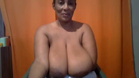 Snapshot of caramelchoc81 chatting on 10/21/25, 01:34 candylious81 online show from 10/21/25, 01:34