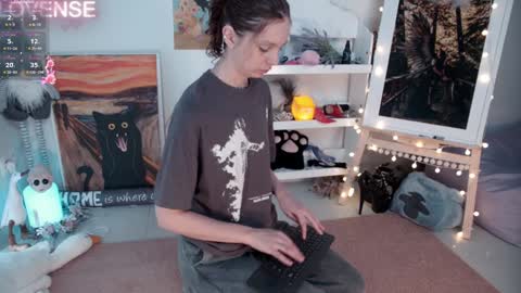 Snapshot of careful_i_bite chatting on 02/01/25, 07:47 NONA follow online show from 02/01/25, 07:47