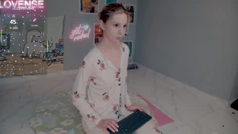 Snapshot of careful_i_bite chatting on 09/10/25, 08:14 NONA follow online show from 09/10/25, 08:14