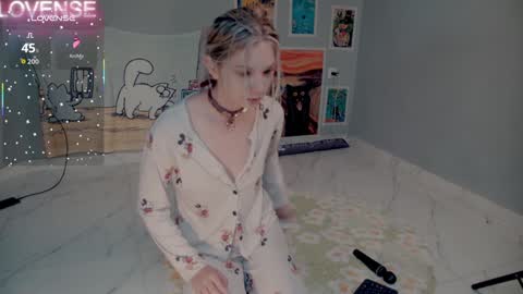 Snapshot of careful_i_bite chatting on 09/16/25, 05:08 NONA follow online show from 09/16/25, 05:08