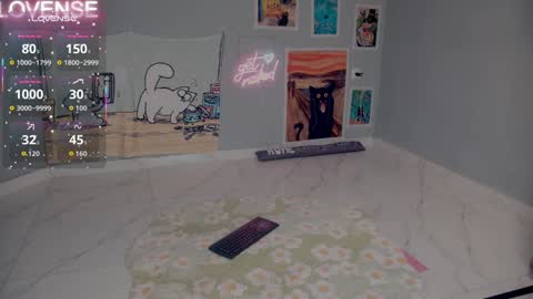 Snapshot of careful_i_bite chatting on 09/19/25, 04:58 NONA follow online show from 09/19/25, 04:58