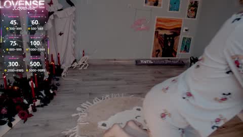 Snapshot of careful_i_bite chatting on 11/01/25, 06:04 NONA follow online show from 11/01/25, 06:04