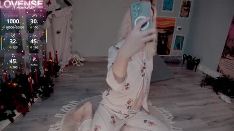 Snapshot of careful_i_bite chatting on 11/02/25, 06:38 NONA follow online show from 11/02/25, 06:38