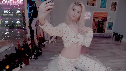 Snapshot of careful_i_bite chatting on 11/06/25, 05:19 NONA follow online show from 11/06/25, 05:19