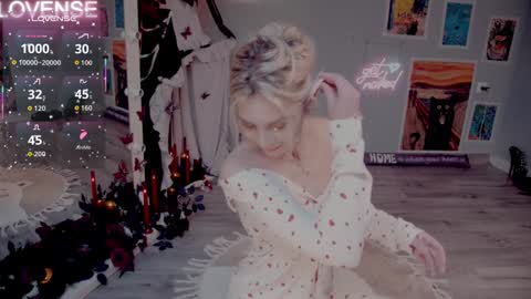 Snapshot of careful_i_bite chatting on 11/08/25, 05:40 NONA follow online show from 11/08/25, 05:40