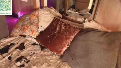 caressyourself online show from 10/13/25, 06:46