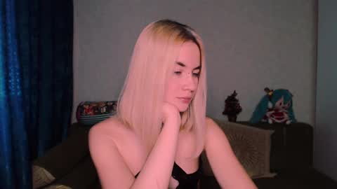 Snapshot of carinfox chatting on 03/06/25, 05:35 Carin online show from 03/06/25, 05:35