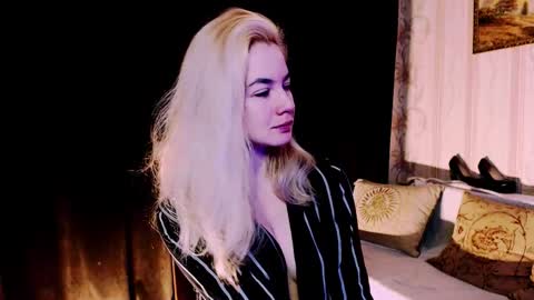 Carin online show from 11/24/25, 04:34