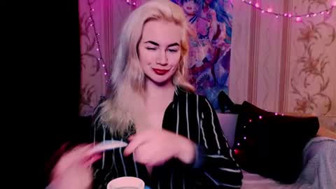 Snapshot of carinfox chatting on 06/15/26, 02:47 Carin online show from 06/15/26, 02:47