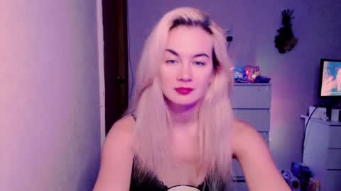Snapshot of carinfox chatting on 07/27/26, 06:53 Carin online show from 07/27/26, 06:53