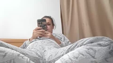 Snapshot of carlasweet00 chatting on 10/08/25, 09:34 carlasweet00 online show from 10/08/25, 09:34