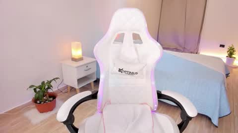 Snapshot of carleewinter chatting on 11/22/25, 01:48 Alejandra online show from 11/22/25, 01:48