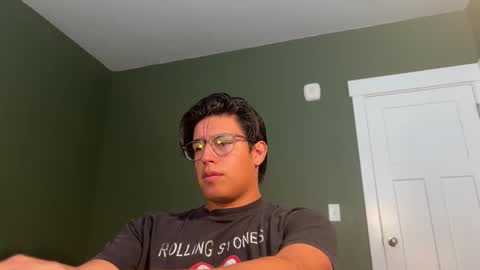 Snapshot of carlosjosecb1 chatting on 11/11/25, 04:51 carlos online show from 11/11/25, 04:51