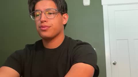 Snapshot of carlosjosecb1 chatting on 11/18/25, 04:44 carlos online show from 11/18/25, 04:44