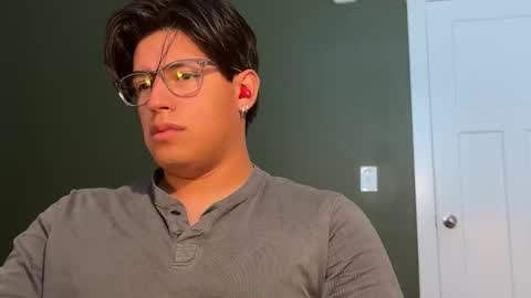 Snapshot of carlosjosecb1 chatting on 11/24/25, 04:18 carlos online show from 11/24/25, 04:18