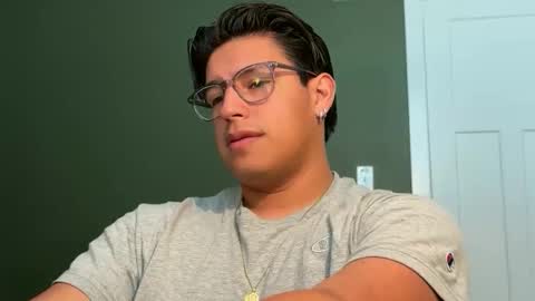 Snapshot of carlosjosecb1 chatting on 11/26/25, 04:30 carlos online show from 11/26/25, 04:30