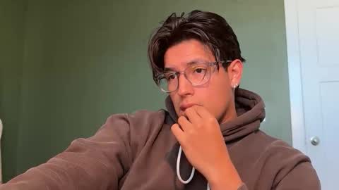 Snapshot of carlosjosecb1 chatting on 12/01/25, 04:23 carlos online show from 12/01/25, 04:23