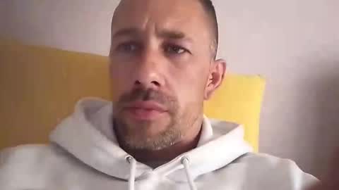 carlosrm440882 online show from 04/23/26, 01:24