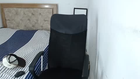 carlossmi01 online show from 09/13/25, 11:32