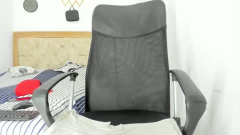 carlossmi01 online show from 09/26/25, 11:14